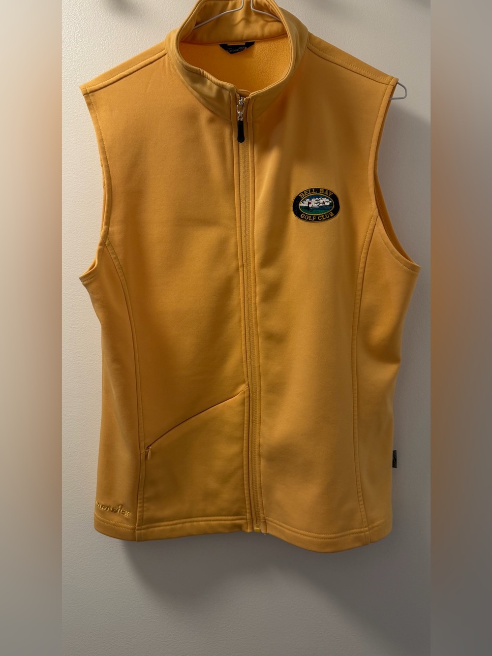 Second Skin Bell Bay Golf Club Full-Zip Vest in Yellow. Medium